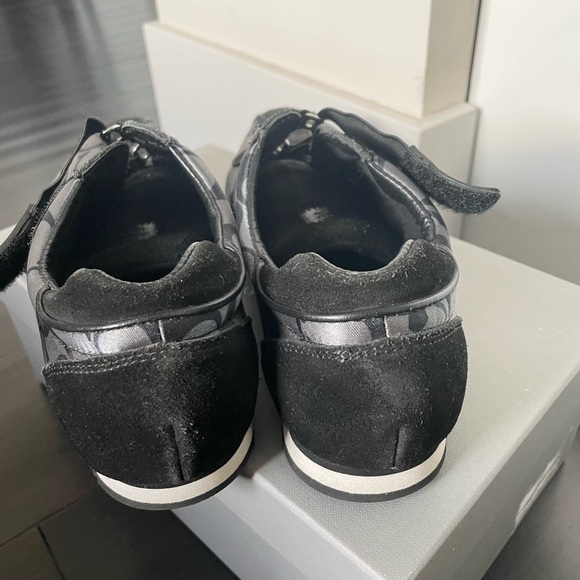Vintage Coach Kyrie Velcro snap logo sneaker: size 8M - Picture 3 of 7